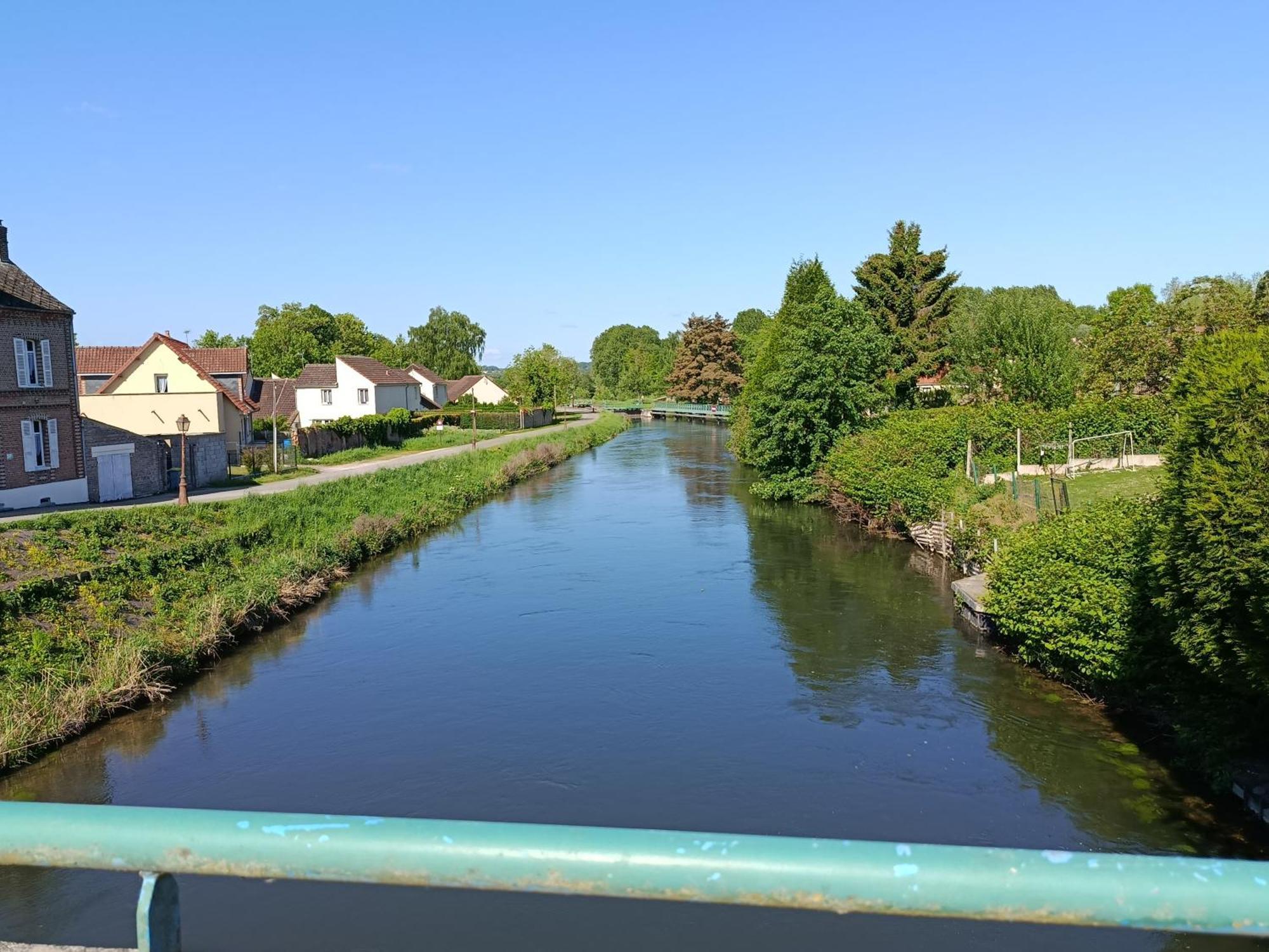 Aux 10 Ponts - Gîte aux abords du fleuve La Somme - La mer à 30 min - La nuit pour 6 voyageurs Extérieur photo